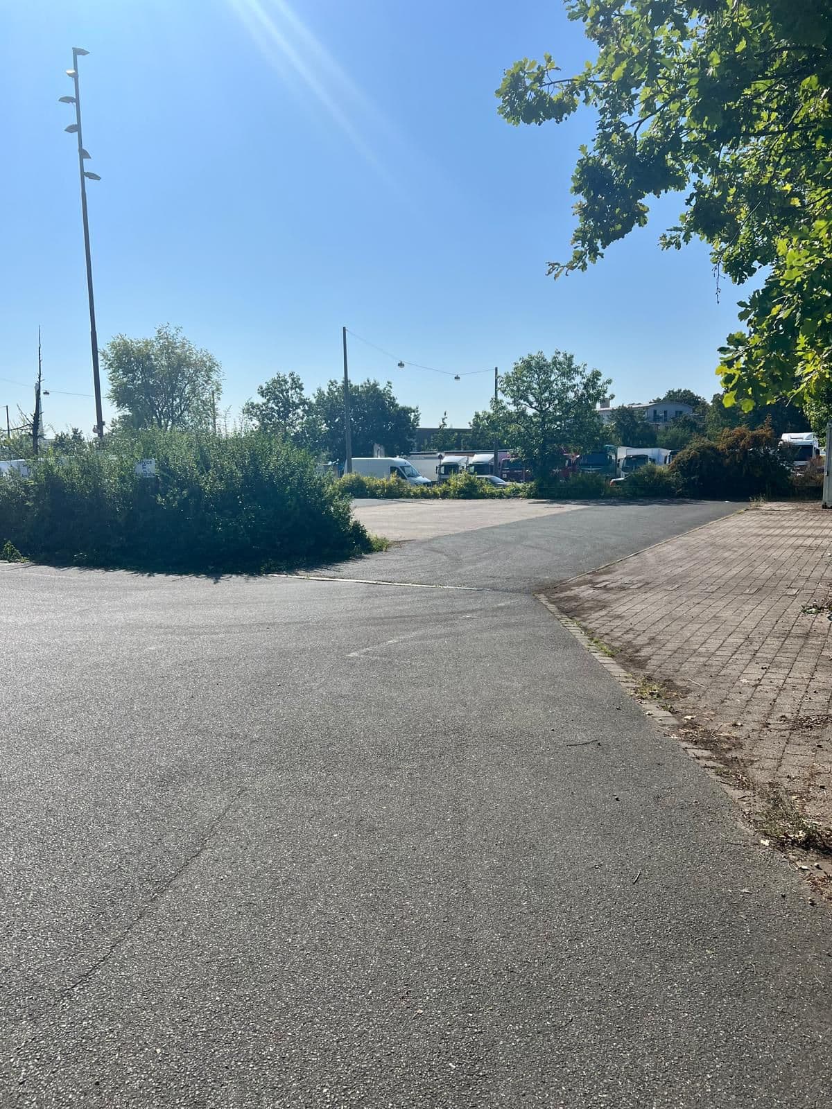 Parkfläche frisch gereinigt